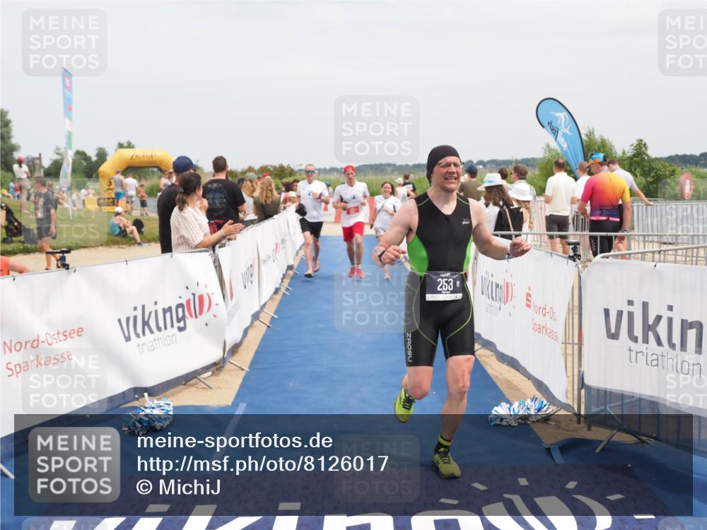 22.06.2025 - Viking Triathlon MichiJ http://msf.ph/oto/8126017 22.06.2025 15:17:12 Ziel 253, 657 meine-sportfotos.de