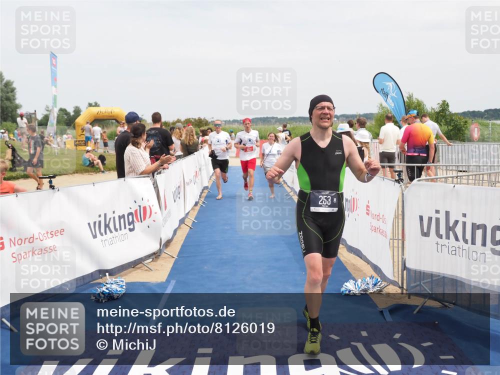 22.06.2025 - Viking Triathlon MichiJ http://msf.ph/oto/8126019 22.06.2025 15:17:12 Ziel 253, 657 meine-sportfotos.de