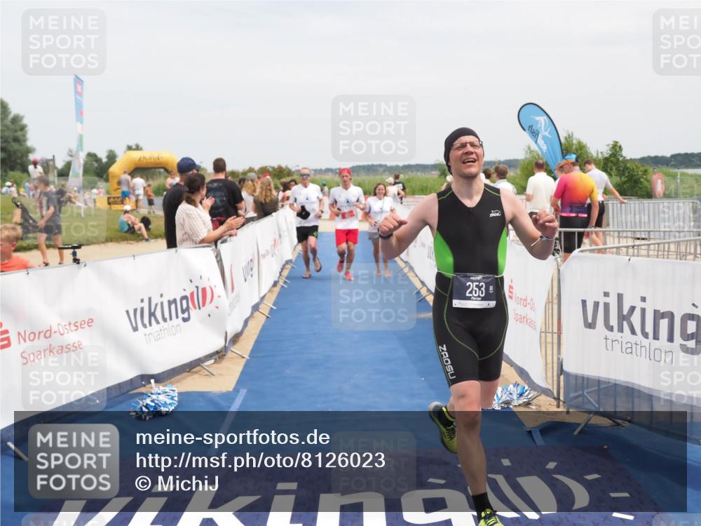 22.06.2025 - Viking Triathlon MichiJ http://msf.ph/oto/8126023 22.06.2025 15:17:12 Ziel 253, 657 meine-sportfotos.de