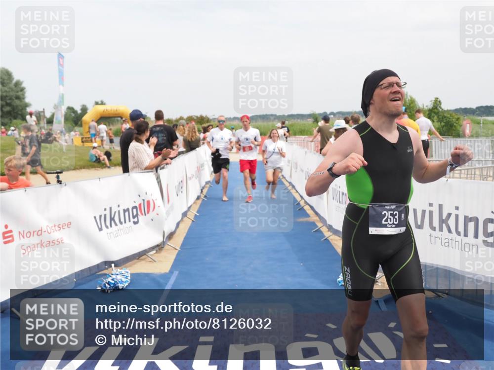 22.06.2025 - Viking Triathlon MichiJ http://msf.ph/oto/8126032 22.06.2025 15:17:13 Ziel 253, 657 meine-sportfotos.de