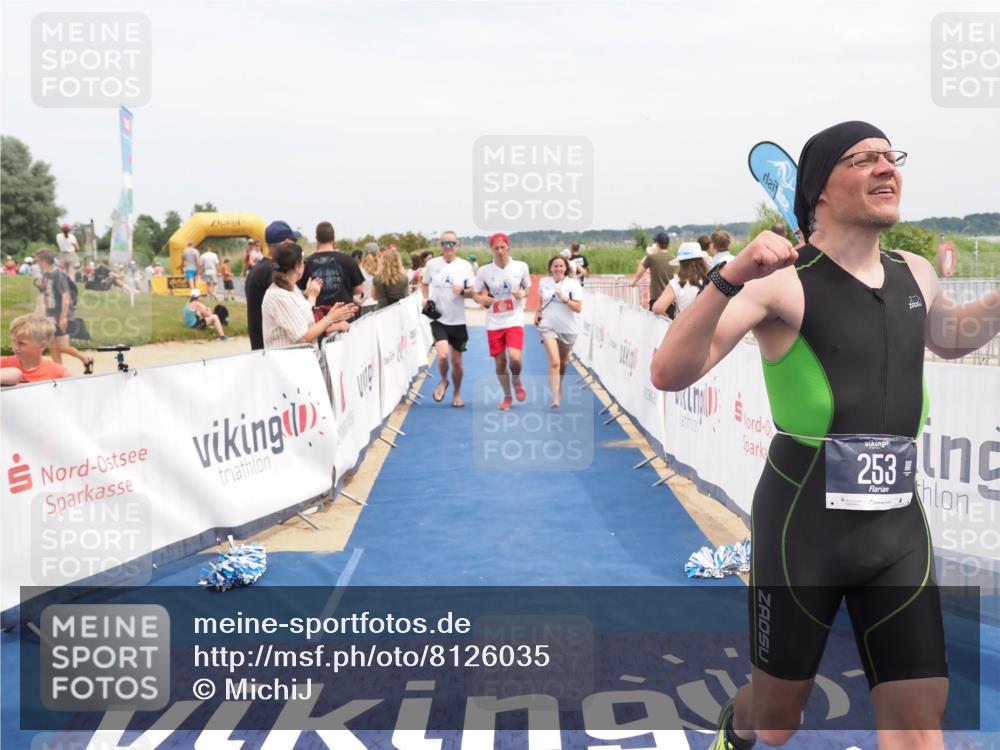 22.06.2025 - Viking Triathlon MichiJ http://msf.ph/oto/8126035 22.06.2025 15:17:13 Ziel 253, 657 meine-sportfotos.de