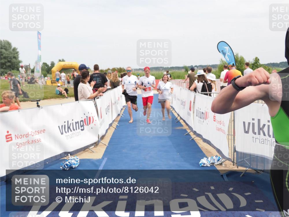 22.06.2025 - Viking Triathlon MichiJ http://msf.ph/oto/8126042 22.06.2025 15:17:13 Ziel 253, 657 meine-sportfotos.de