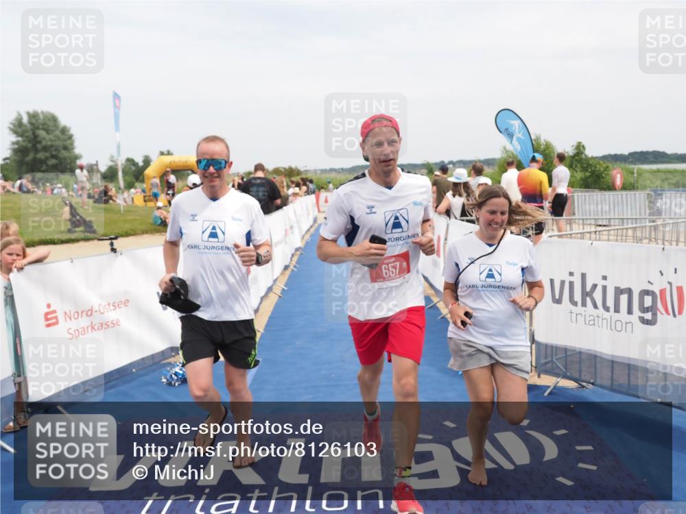 22.06.2025 - Viking Triathlon MichiJ http://msf.ph/oto/8126103 22.06.2025 15:17:15 Ziel 253, 657 meine-sportfotos.de