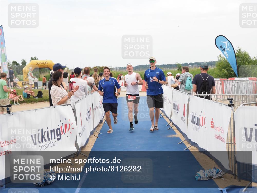 22.06.2025 - Viking Triathlon MichiJ http://msf.ph/oto/8126282 22.06.2025 15:22:55 Ziel 658 meine-sportfotos.de