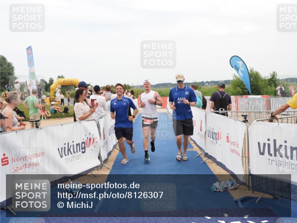 22.06.2025 - Viking Triathlon MichiJ http://msf.ph/oto/8126307 22.06.2025 15:22:56 Ziel 658 meine-sportfotos.de