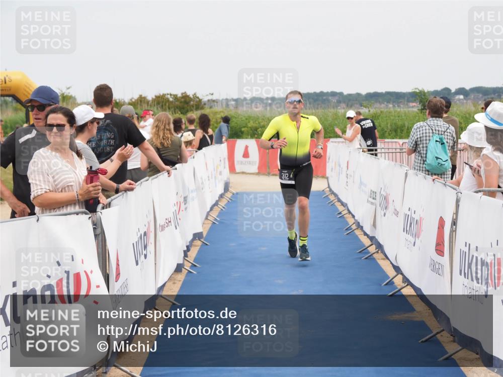 22.06.2025 - Viking Triathlon MichiJ http://msf.ph/oto/8126316 22.06.2025 15:17:56 Ziel 312 meine-sportfotos.de
