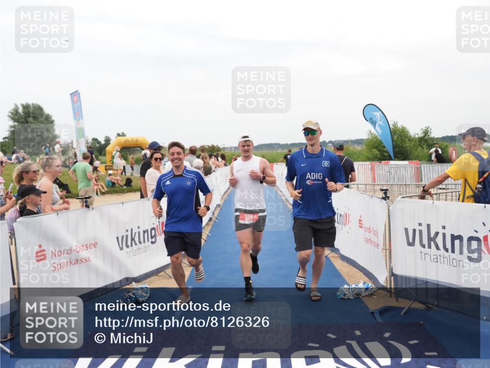 22.06.2025 - Viking Triathlon MichiJ http://msf.ph/oto/8126326 22.06.2025 15:22:57 Ziel 658 meine-sportfotos.de