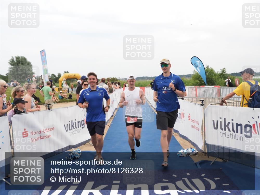 22.06.2025 - Viking Triathlon MichiJ http://msf.ph/oto/8126328 22.06.2025 15:22:57 Ziel 658 meine-sportfotos.de