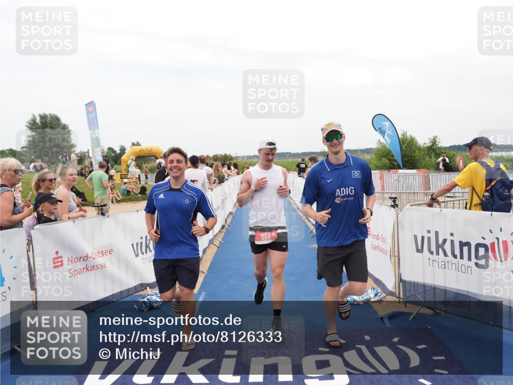 22.06.2025 - Viking Triathlon MichiJ http://msf.ph/oto/8126333 22.06.2025 15:22:57 Ziel 658 meine-sportfotos.de