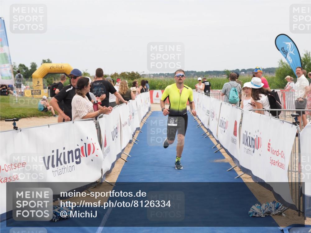 22.06.2025 - Viking Triathlon MichiJ http://msf.ph/oto/8126334 22.06.2025 15:17:57 Ziel 312 meine-sportfotos.de