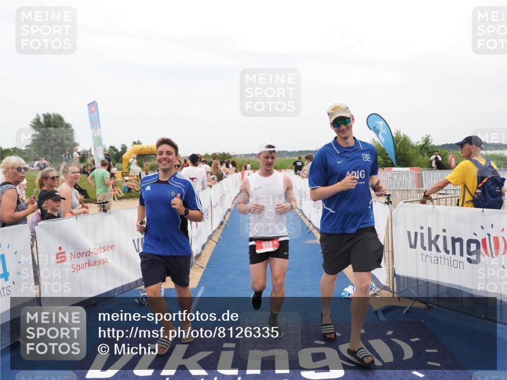 22.06.2025 - Viking Triathlon MichiJ http://msf.ph/oto/8126335 22.06.2025 15:22:57 Ziel 658 meine-sportfotos.de