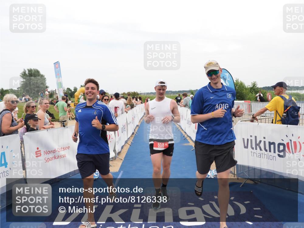 22.06.2025 - Viking Triathlon MichiJ http://msf.ph/oto/8126338 22.06.2025 15:22:57 Ziel 658 meine-sportfotos.de