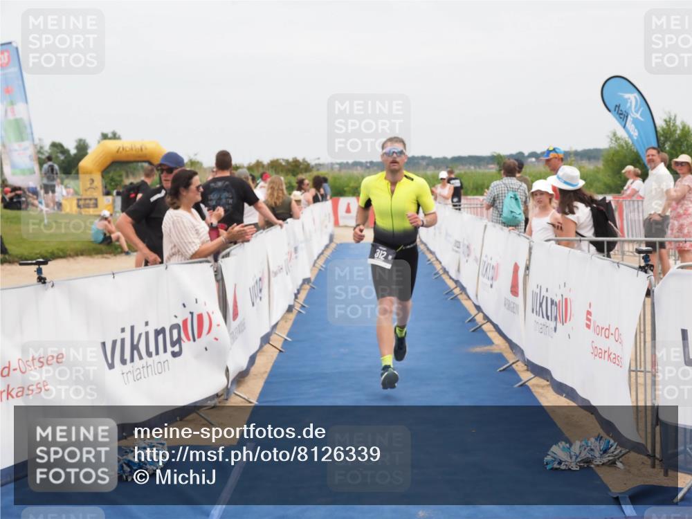 22.06.2025 - Viking Triathlon MichiJ http://msf.ph/oto/8126339 22.06.2025 15:17:58 Ziel 312 meine-sportfotos.de