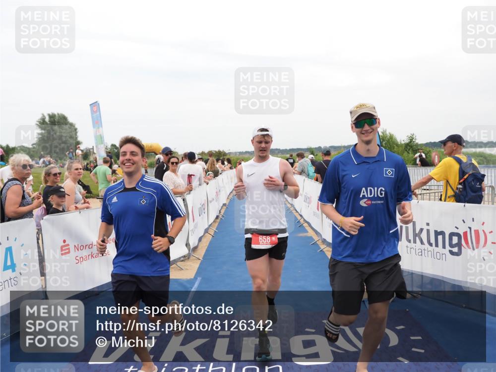 22.06.2025 - Viking Triathlon MichiJ http://msf.ph/oto/8126342 22.06.2025 15:22:57 Ziel 658 meine-sportfotos.de