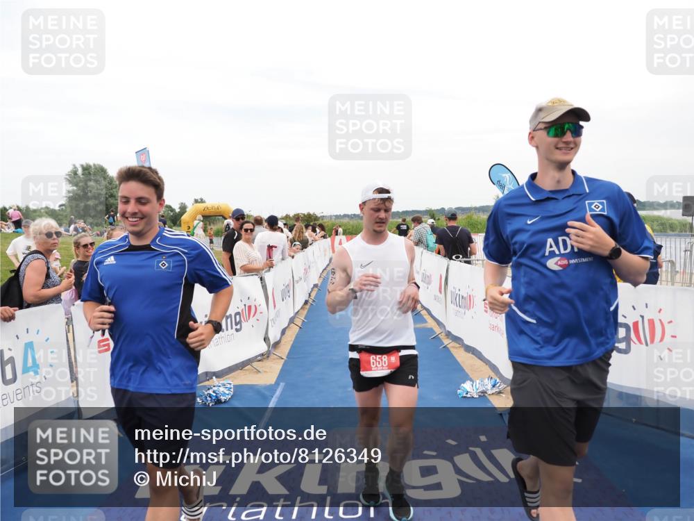 22.06.2025 - Viking Triathlon MichiJ http://msf.ph/oto/8126349 22.06.2025 15:22:58 Ziel 658 meine-sportfotos.de