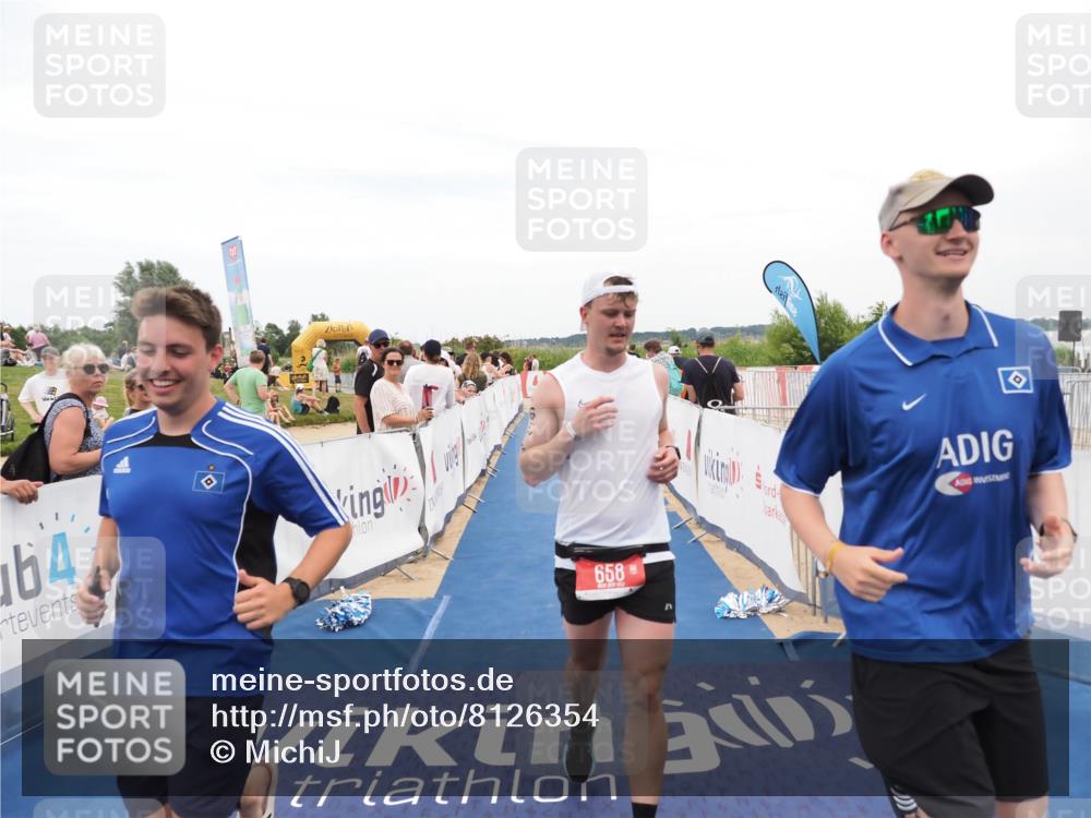 22.06.2025 - Viking Triathlon MichiJ http://msf.ph/oto/8126354 22.06.2025 15:22:58 Ziel 658 meine-sportfotos.de