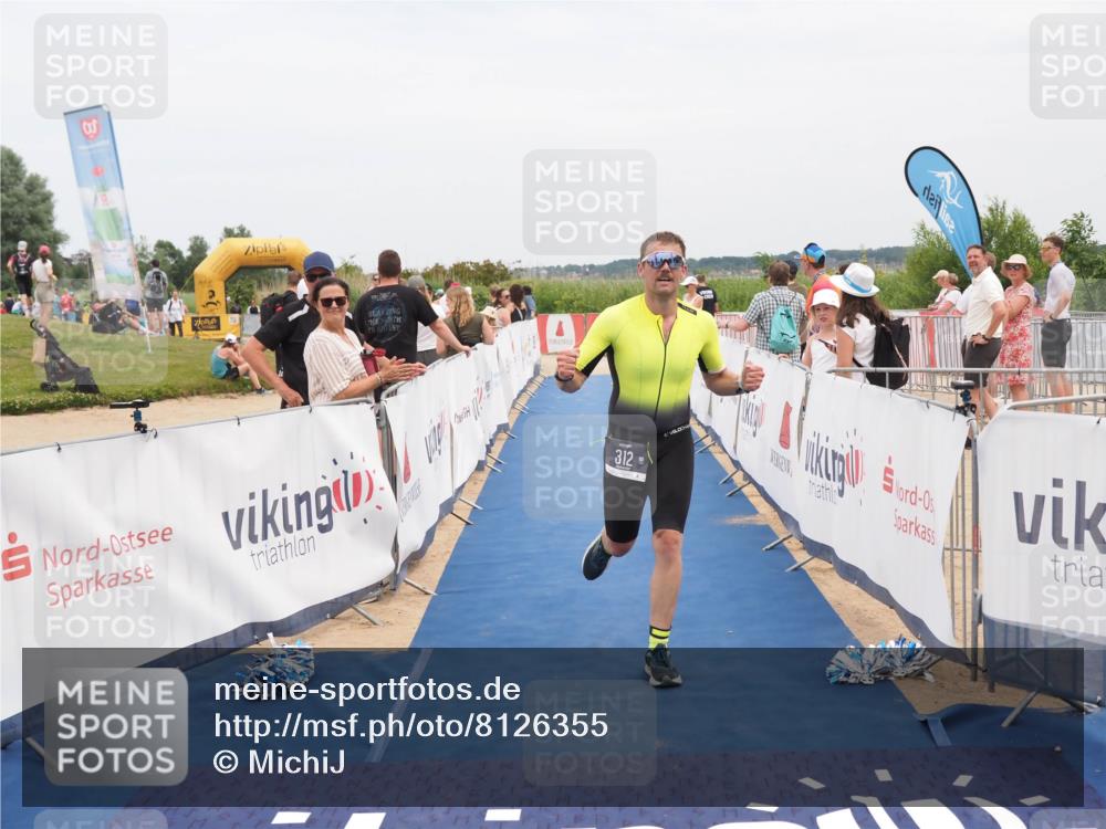 22.06.2025 - Viking Triathlon MichiJ http://msf.ph/oto/8126355 22.06.2025 15:17:58 Ziel 312 meine-sportfotos.de