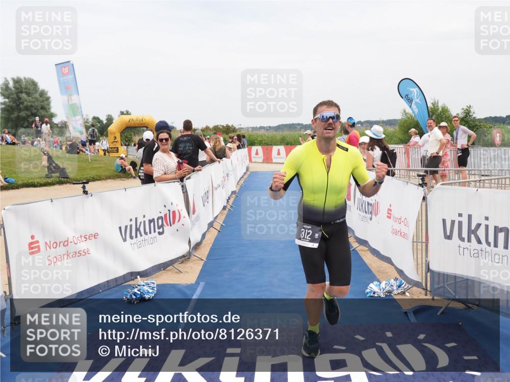 22.06.2025 - Viking Triathlon MichiJ http://msf.ph/oto/8126371 22.06.2025 15:17:59 Ziel 312 meine-sportfotos.de