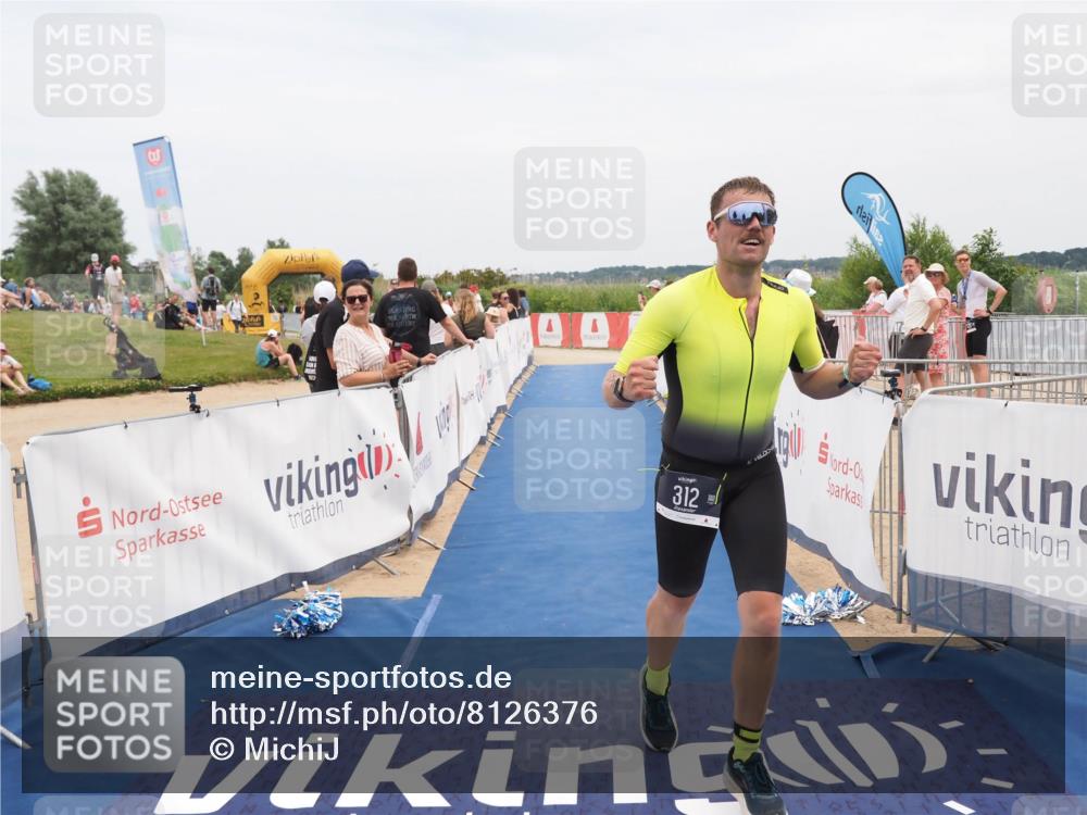 22.06.2025 - Viking Triathlon MichiJ http://msf.ph/oto/8126376 22.06.2025 15:17:59 Ziel 312 meine-sportfotos.de