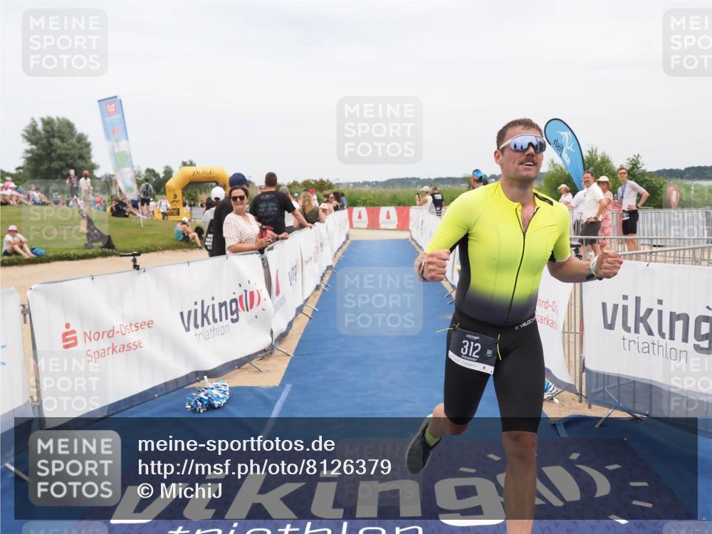 22.06.2025 - Viking Triathlon MichiJ http://msf.ph/oto/8126379 22.06.2025 15:17:59 Ziel 312 meine-sportfotos.de