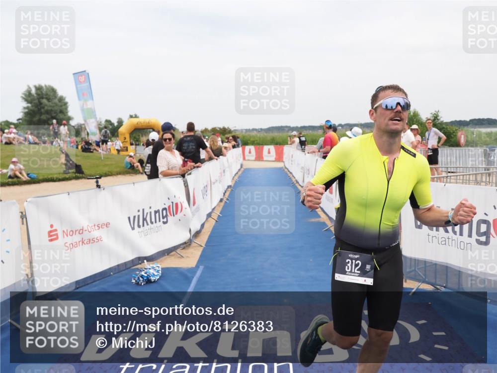 22.06.2025 - Viking Triathlon MichiJ http://msf.ph/oto/8126383 22.06.2025 15:17:59 Ziel 312 meine-sportfotos.de