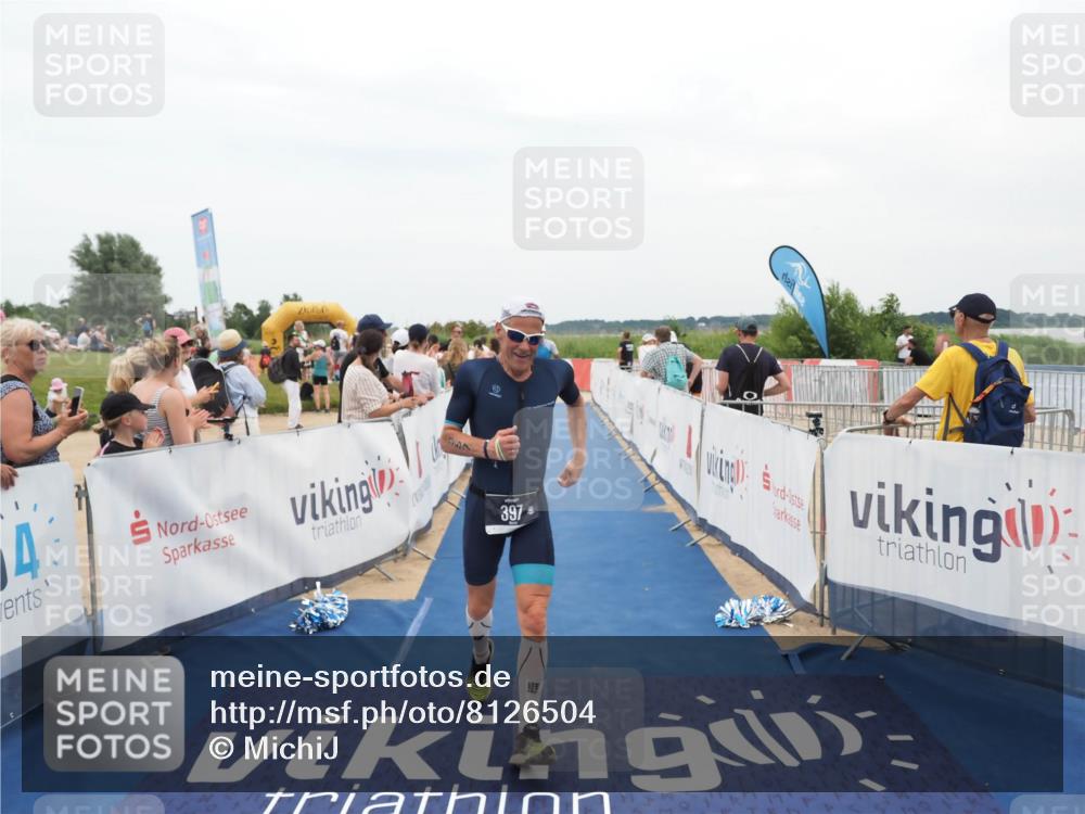 22.06.2025 - Viking Triathlon MichiJ http://msf.ph/oto/8126504 22.06.2025 15:23:16 Ziel 158, 397 meine-sportfotos.de