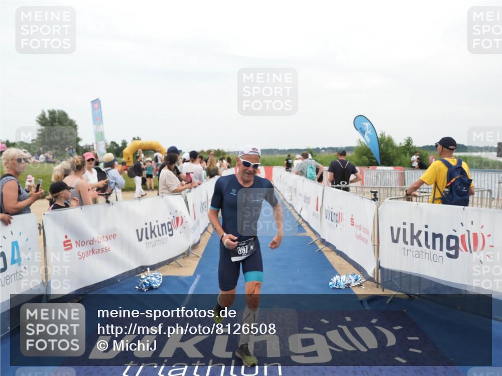 22.06.2025 - Viking Triathlon MichiJ http://msf.ph/oto/8126508 22.06.2025 15:23:16 Ziel 158, 397 meine-sportfotos.de
