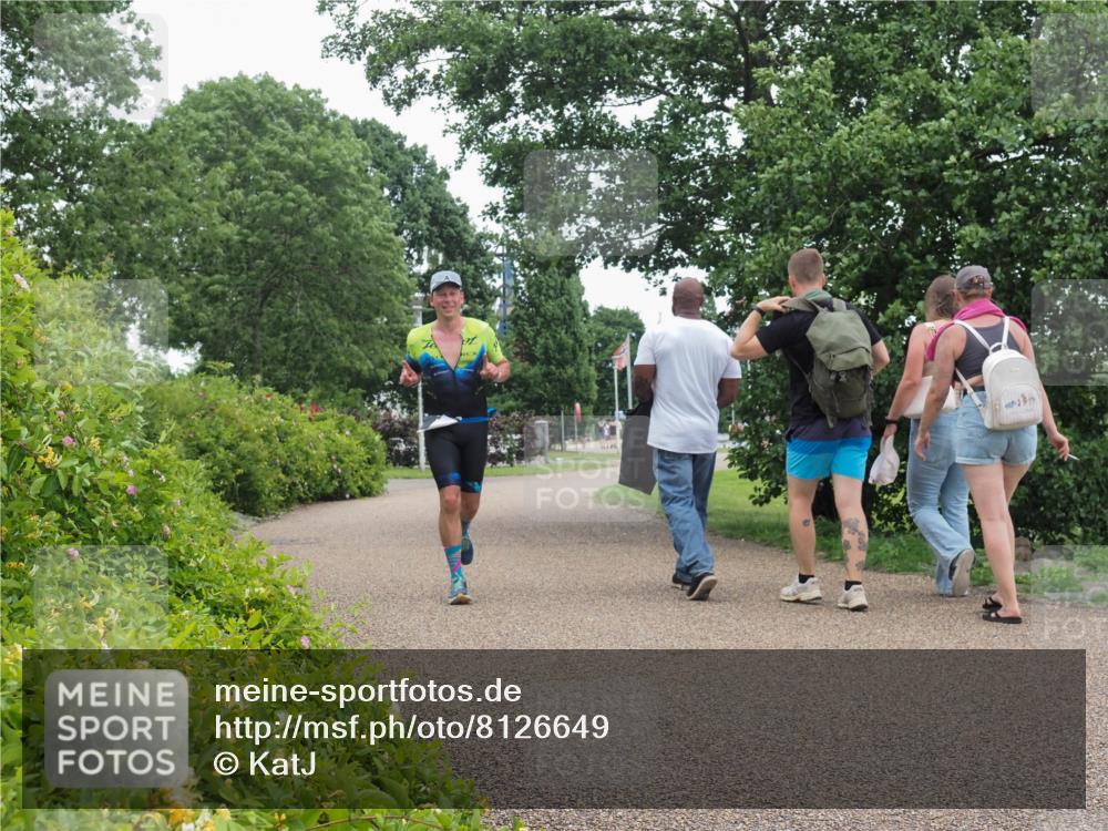 22.06.2025 - Viking Triathlon KatJ http://msf.ph/oto/8126649 22.06.2025 15:30:06 Laufen 418 meine-sportfotos.de