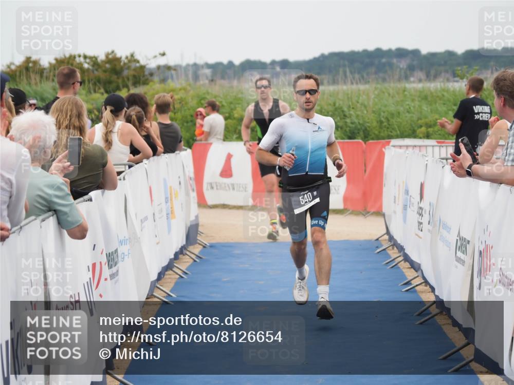 22.06.2025 - Viking Triathlon MichiJ http://msf.ph/oto/8126654 22.06.2025 15:24:04 Ziel 366, 540 meine-sportfotos.de