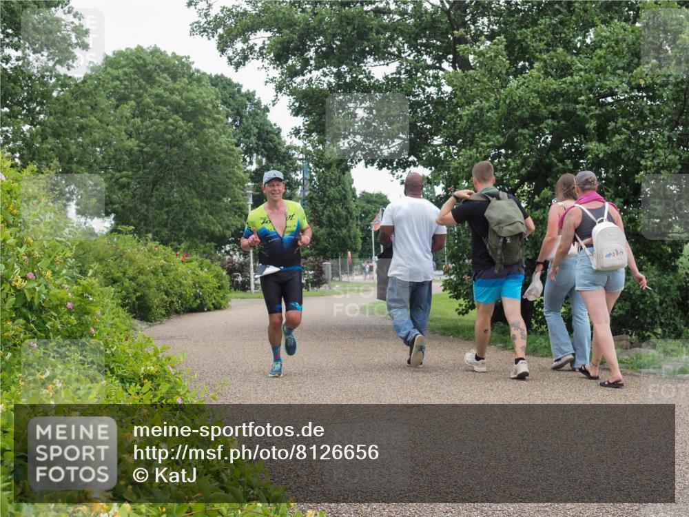 22.06.2025 - Viking Triathlon KatJ http://msf.ph/oto/8126656 22.06.2025 15:30:06 Laufen 418 meine-sportfotos.de