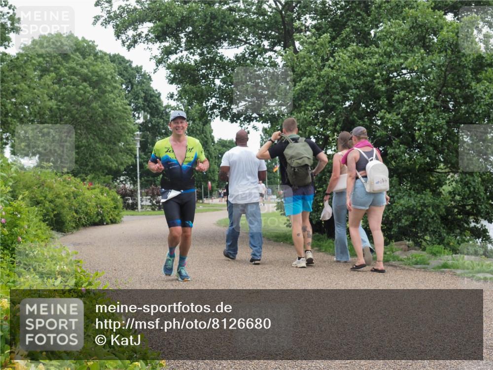 22.06.2025 - Viking Triathlon KatJ http://msf.ph/oto/8126680 22.06.2025 15:30:06 Laufen 418 meine-sportfotos.de
