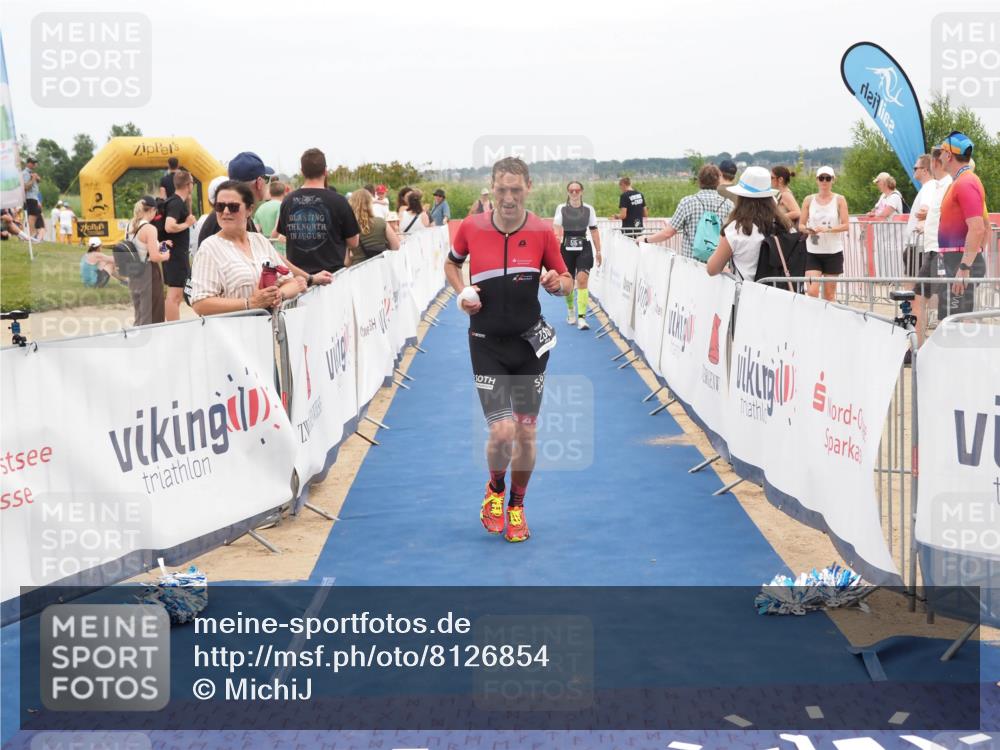 22.06.2025 - Viking Triathlon MichiJ http://msf.ph/oto/8126854 22.06.2025 15:18:26 Ziel 235, 247 meine-sportfotos.de