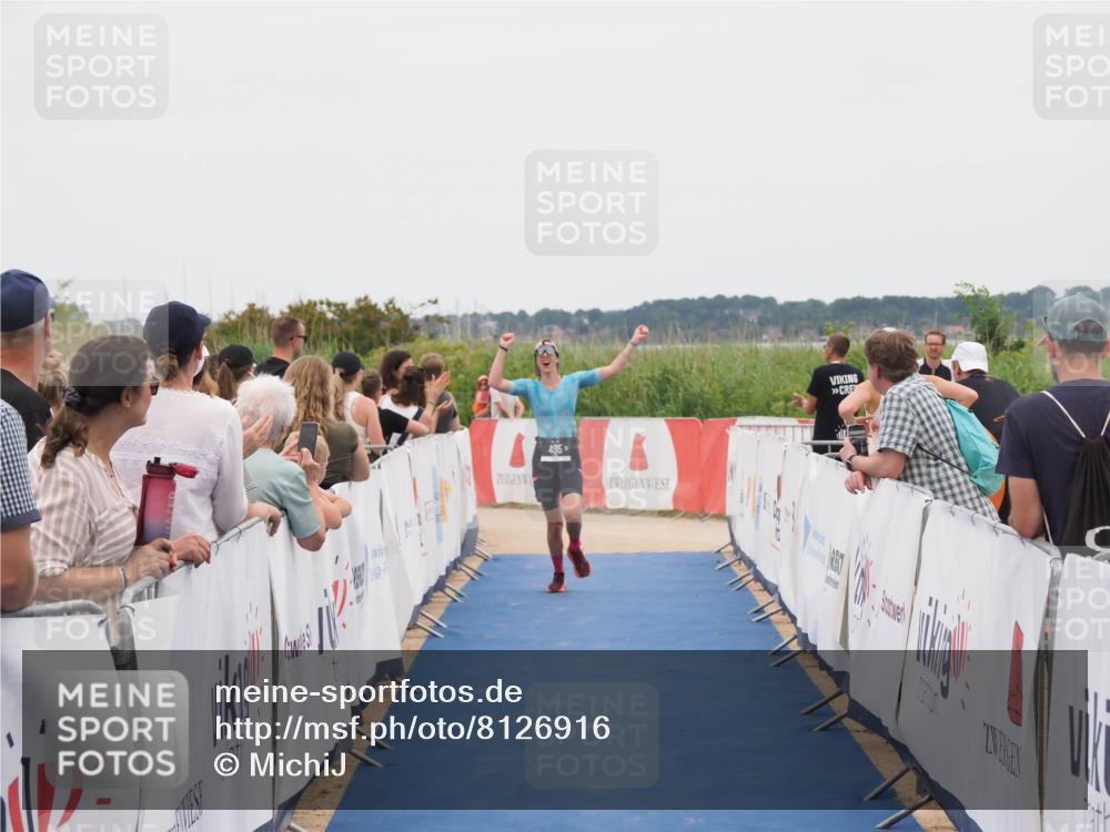 22.06.2025 - Viking Triathlon MichiJ http://msf.ph/oto/8126916 22.06.2025 15:24:15 Ziel 495 meine-sportfotos.de