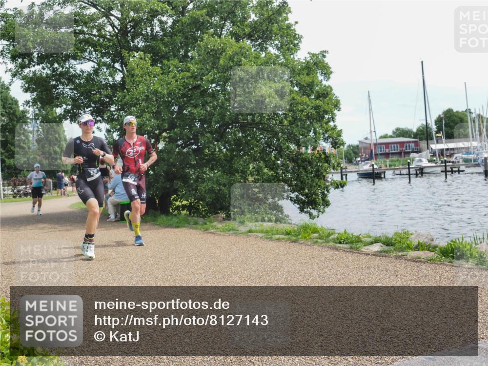 22.06.2025 - Viking Triathlon KatJ http://msf.ph/oto/8127143 22.06.2025 13:48:39 Laufen 428, 438 meine-sportfotos.de