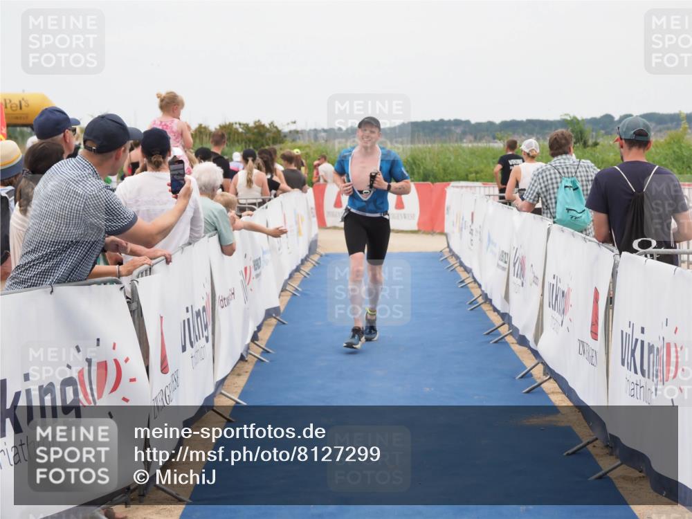 22.06.2025 - Viking Triathlon MichiJ http://msf.ph/oto/8127299 22.06.2025 15:24:36 Ziel 298 meine-sportfotos.de