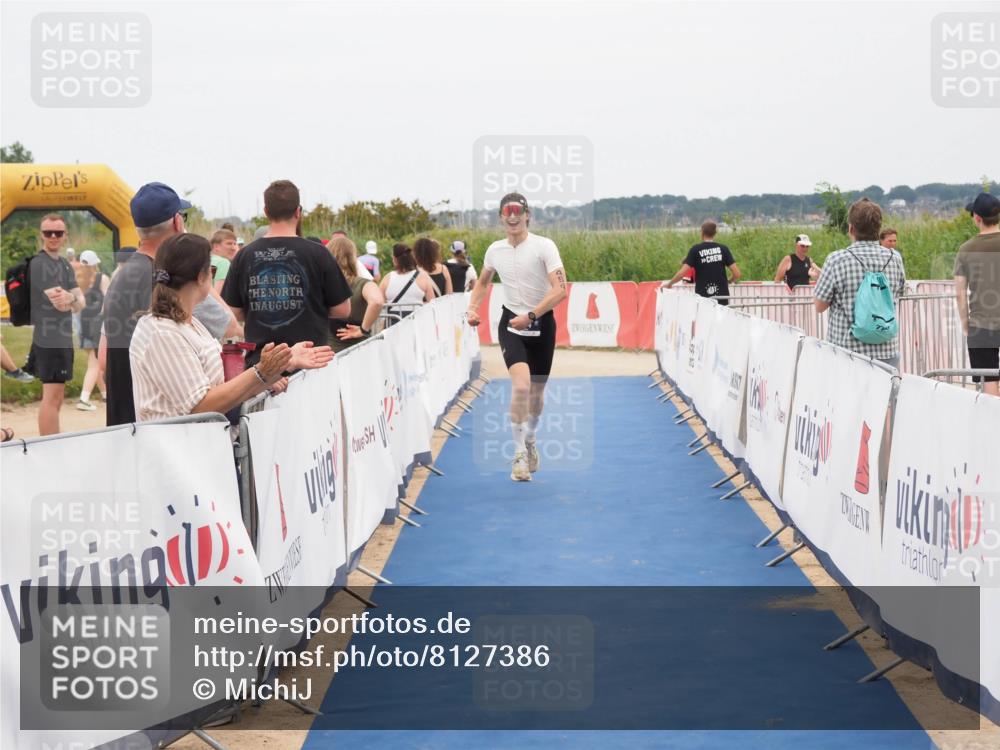 22.06.2025 - Viking Triathlon MichiJ http://msf.ph/oto/8127386 22.06.2025 15:19:17 Ziel 494 meine-sportfotos.de