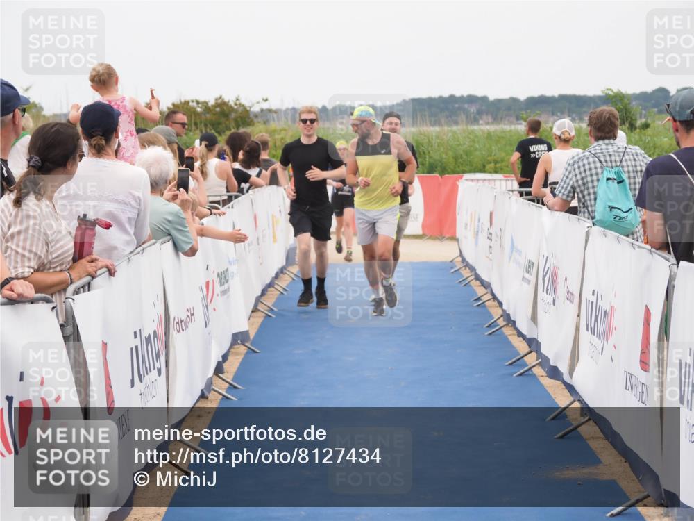 22.06.2025 - Viking Triathlon MichiJ http://msf.ph/oto/8127434 22.06.2025 15:24:42 Ziel 210, 298, 607 meine-sportfotos.de