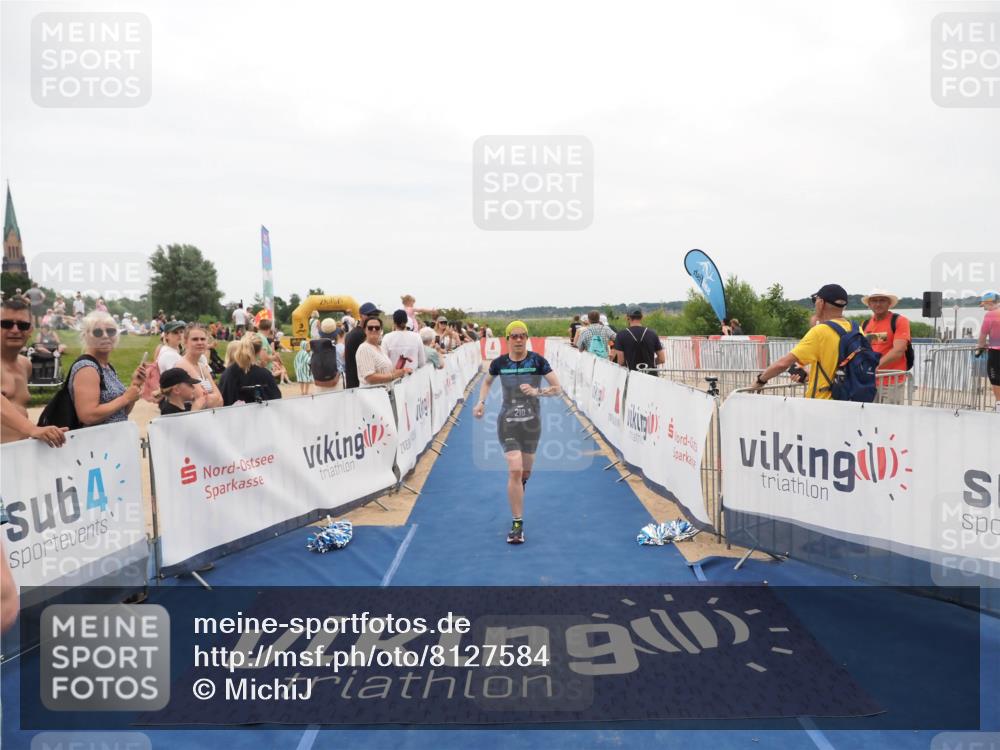 22.06.2025 - Viking Triathlon MichiJ http://msf.ph/oto/8127584 22.06.2025 15:24:49 Ziel 210, 607 meine-sportfotos.de