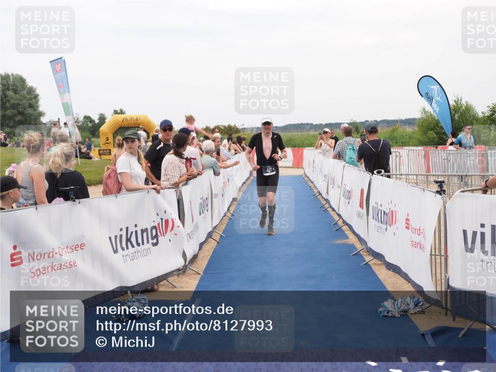 22.06.2025 - Viking Triathlon MichiJ http://msf.ph/oto/8127993 22.06.2025 15:25:43 Ziel 427 meine-sportfotos.de