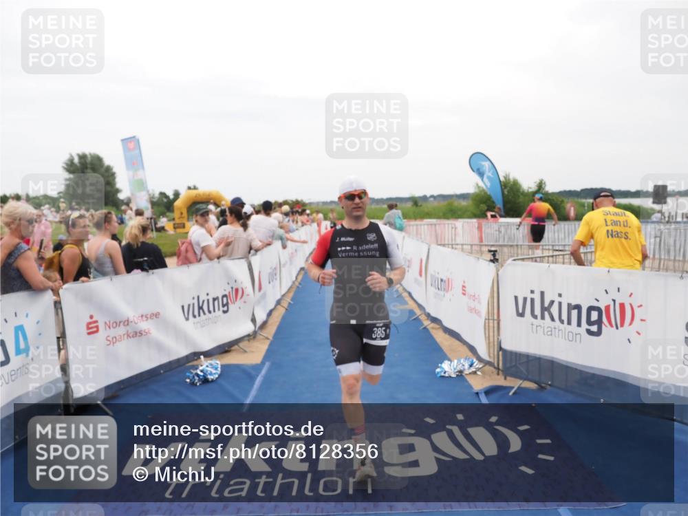 22.06.2025 - Viking Triathlon MichiJ http://msf.ph/oto/8128356 22.06.2025 15:26:39 Ziel 220, 385 meine-sportfotos.de