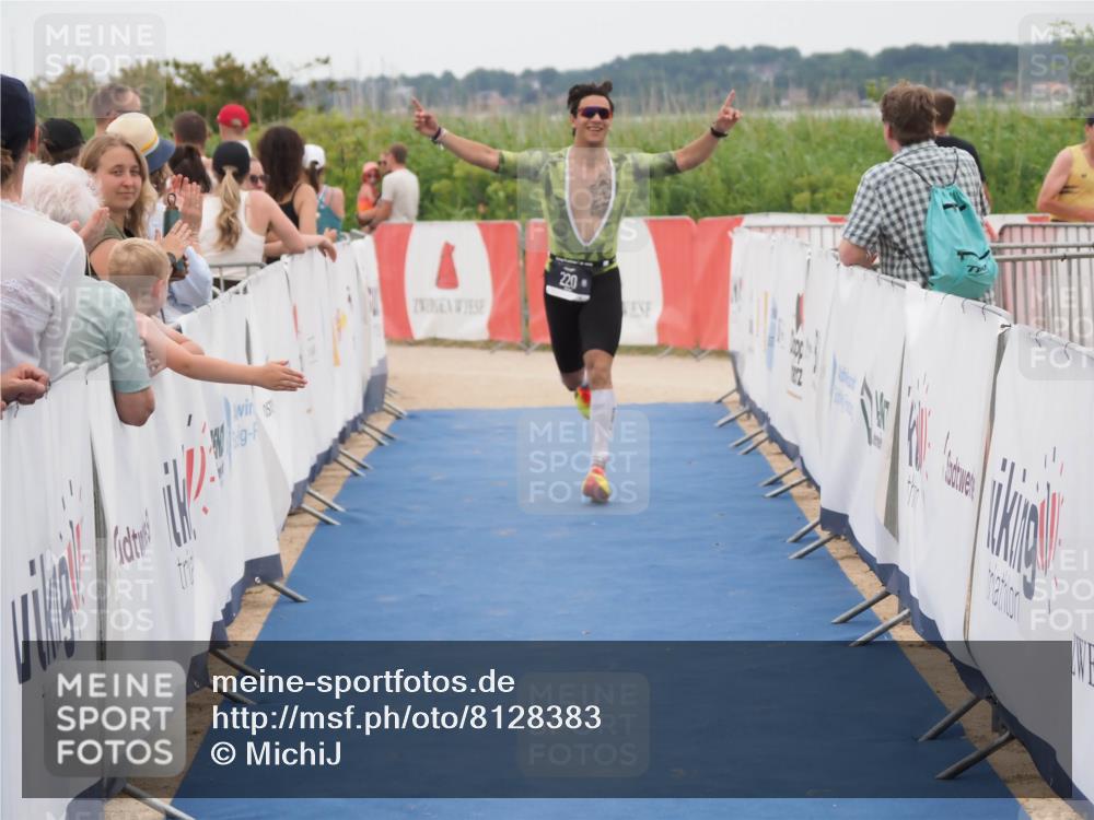 22.06.2025 - Viking Triathlon MichiJ http://msf.ph/oto/8128383 22.06.2025 15:26:43 Ziel 220, 385 meine-sportfotos.de