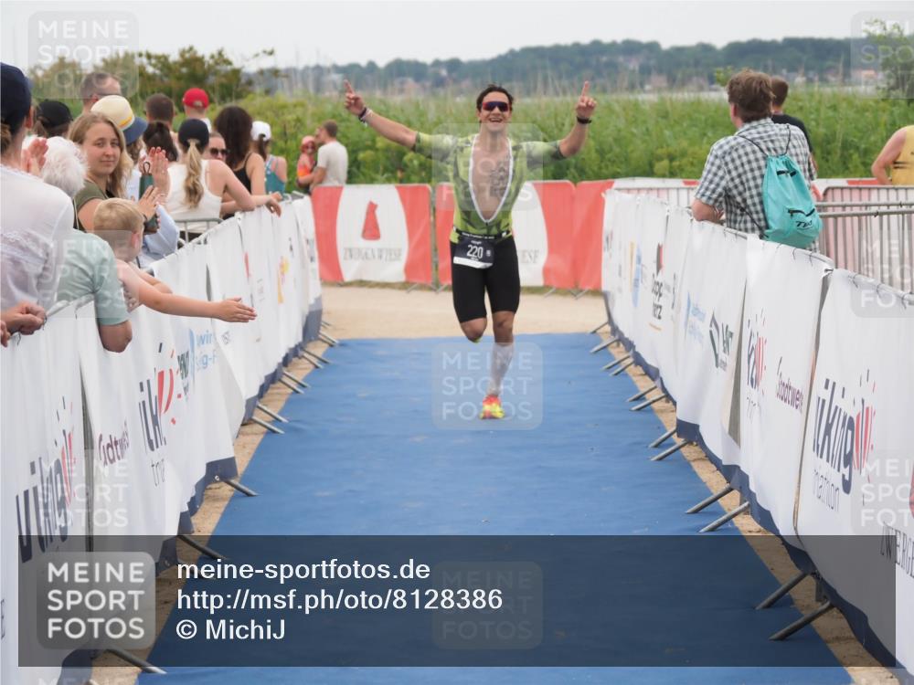 22.06.2025 - Viking Triathlon MichiJ http://msf.ph/oto/8128386 22.06.2025 15:26:43 Ziel 220, 385 meine-sportfotos.de