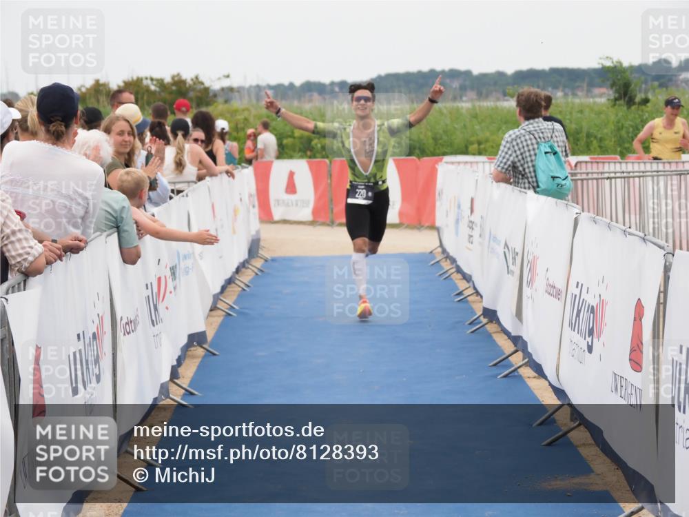 22.06.2025 - Viking Triathlon MichiJ http://msf.ph/oto/8128393 22.06.2025 15:26:43 Ziel 220, 385 meine-sportfotos.de