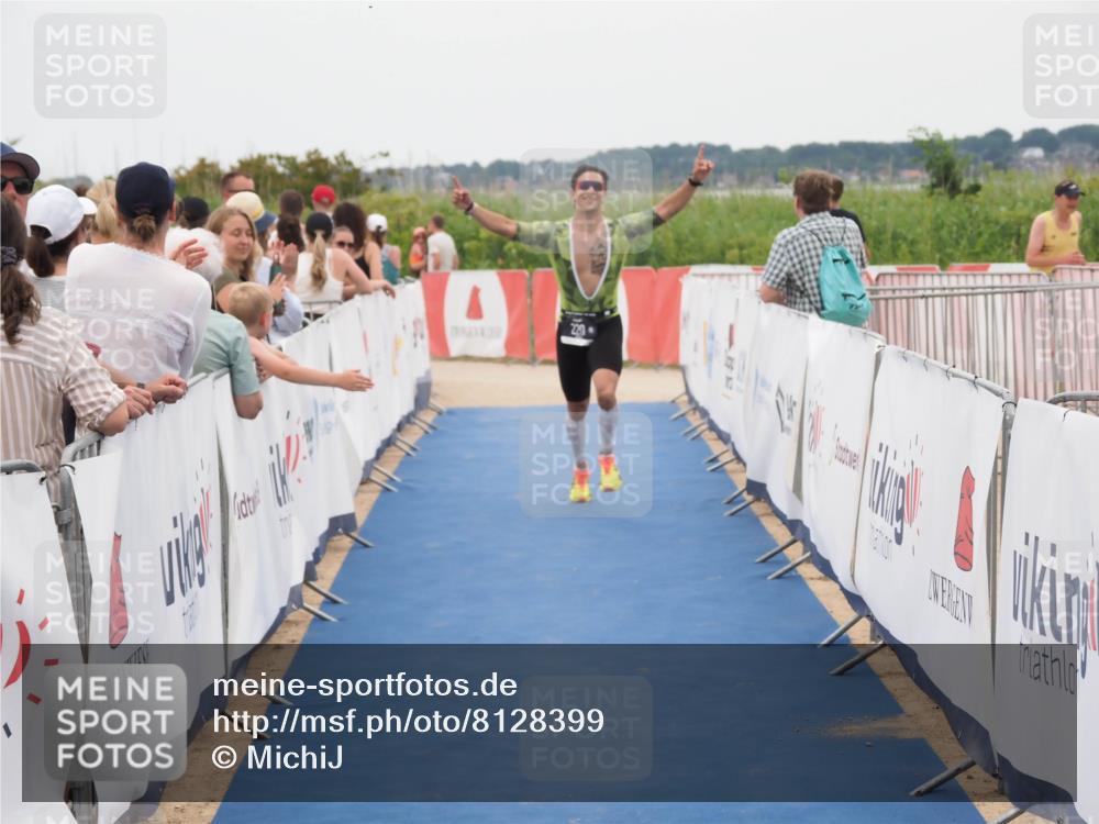 22.06.2025 - Viking Triathlon MichiJ http://msf.ph/oto/8128399 22.06.2025 15:26:43 Ziel 220, 385 meine-sportfotos.de