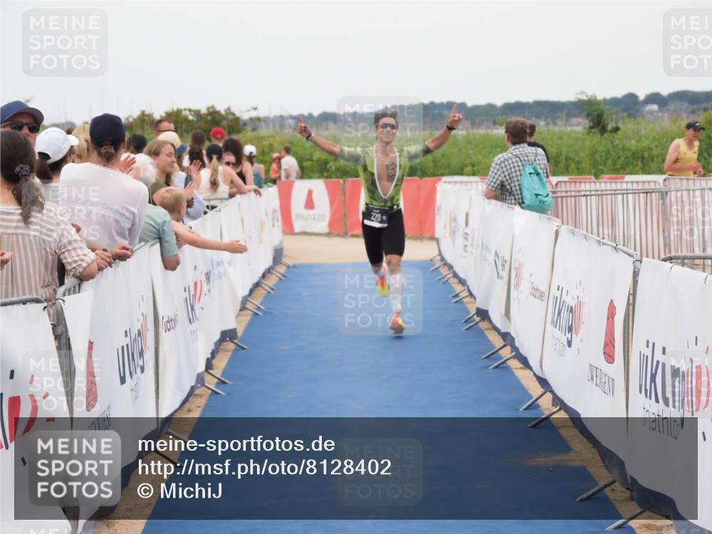 22.06.2025 - Viking Triathlon MichiJ http://msf.ph/oto/8128402 22.06.2025 15:26:43 Ziel 220, 385 meine-sportfotos.de