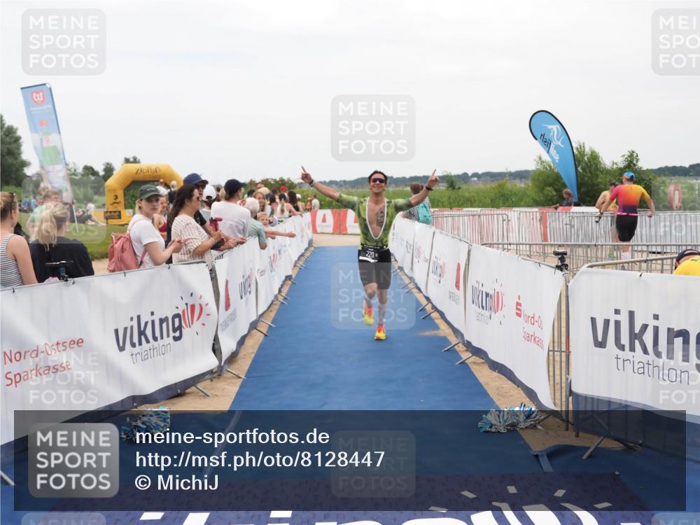 22.06.2025 - Viking Triathlon MichiJ http://msf.ph/oto/8128447 22.06.2025 15:26:45 Ziel 220 meine-sportfotos.de