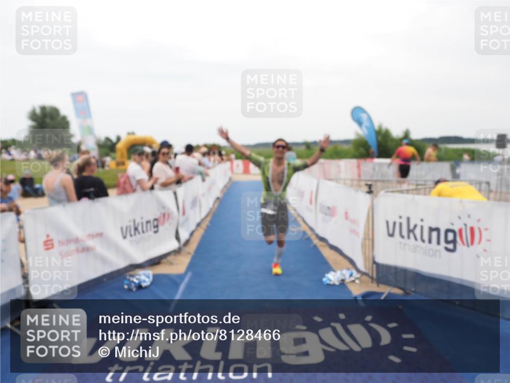 22.06.2025 - Viking Triathlon MichiJ http://msf.ph/oto/8128466 22.06.2025 15:26:46 Ziel 220 meine-sportfotos.de