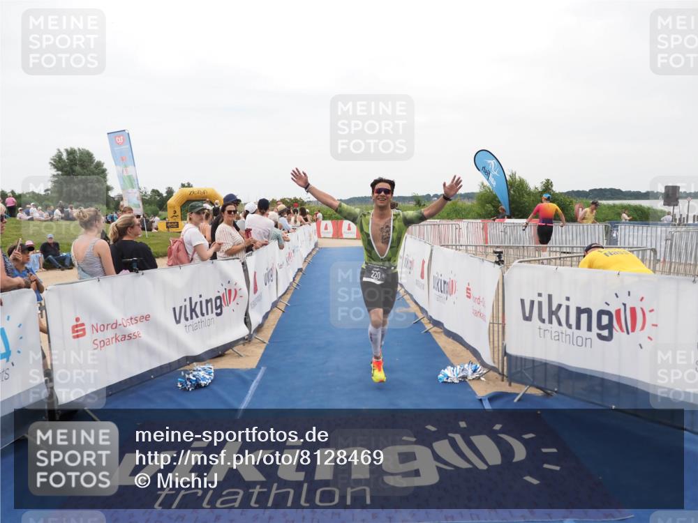 22.06.2025 - Viking Triathlon MichiJ http://msf.ph/oto/8128469 22.06.2025 15:26:46 Ziel 220 meine-sportfotos.de