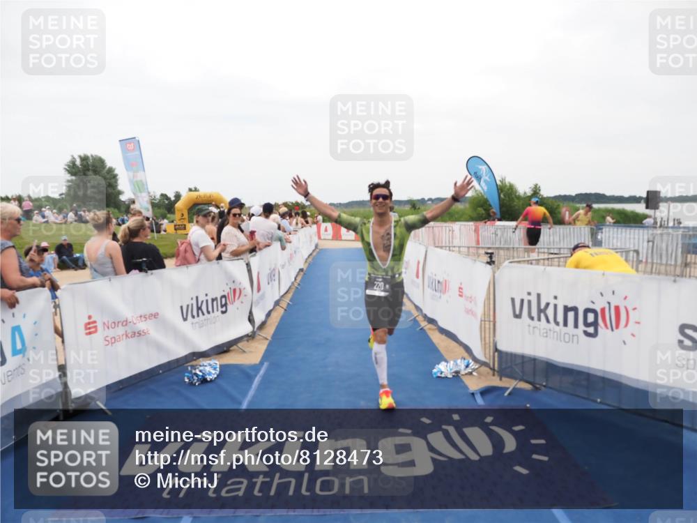 22.06.2025 - Viking Triathlon MichiJ http://msf.ph/oto/8128473 22.06.2025 15:26:46 Ziel 220 meine-sportfotos.de
