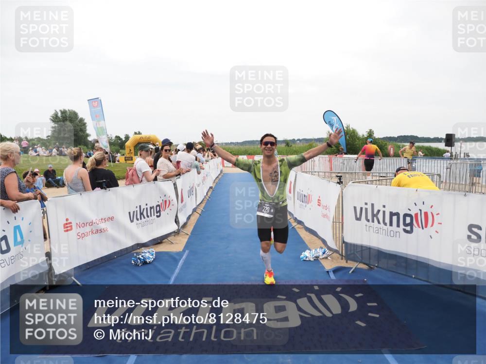 22.06.2025 - Viking Triathlon MichiJ http://msf.ph/oto/8128475 22.06.2025 15:26:46 Ziel 220 meine-sportfotos.de